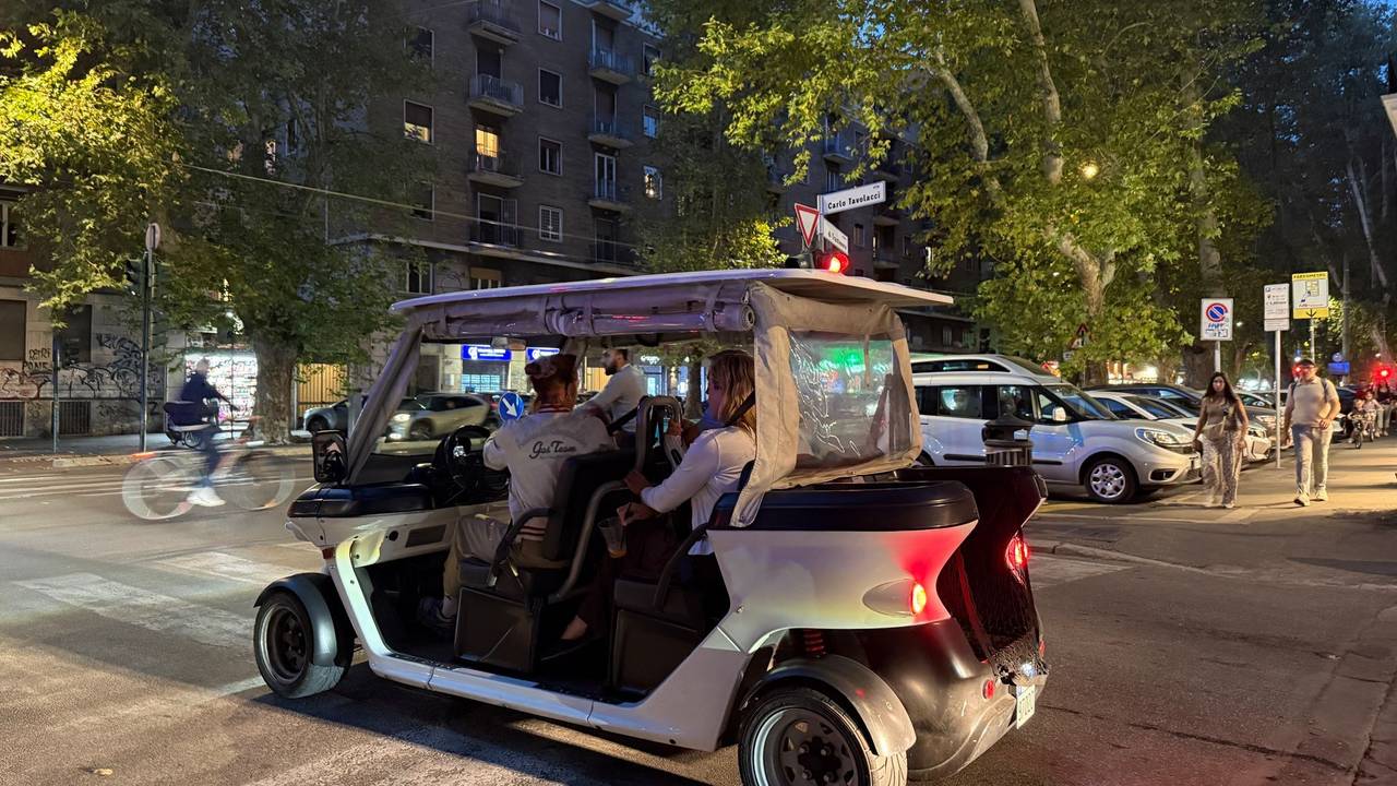 Einsatz von Golfcarts für Stadtrundfahrten in Rom