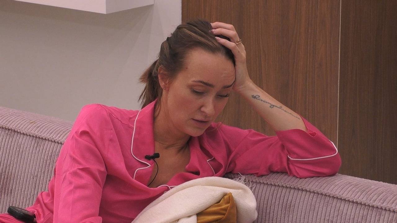 „Klar, das war furchtbar“, erzählt Gia Georgina dem Ex-Fußballer Christian Lell von ihrer gescheiterten Beziehung mit Rap-Star Sido. (Bild: Joyn)