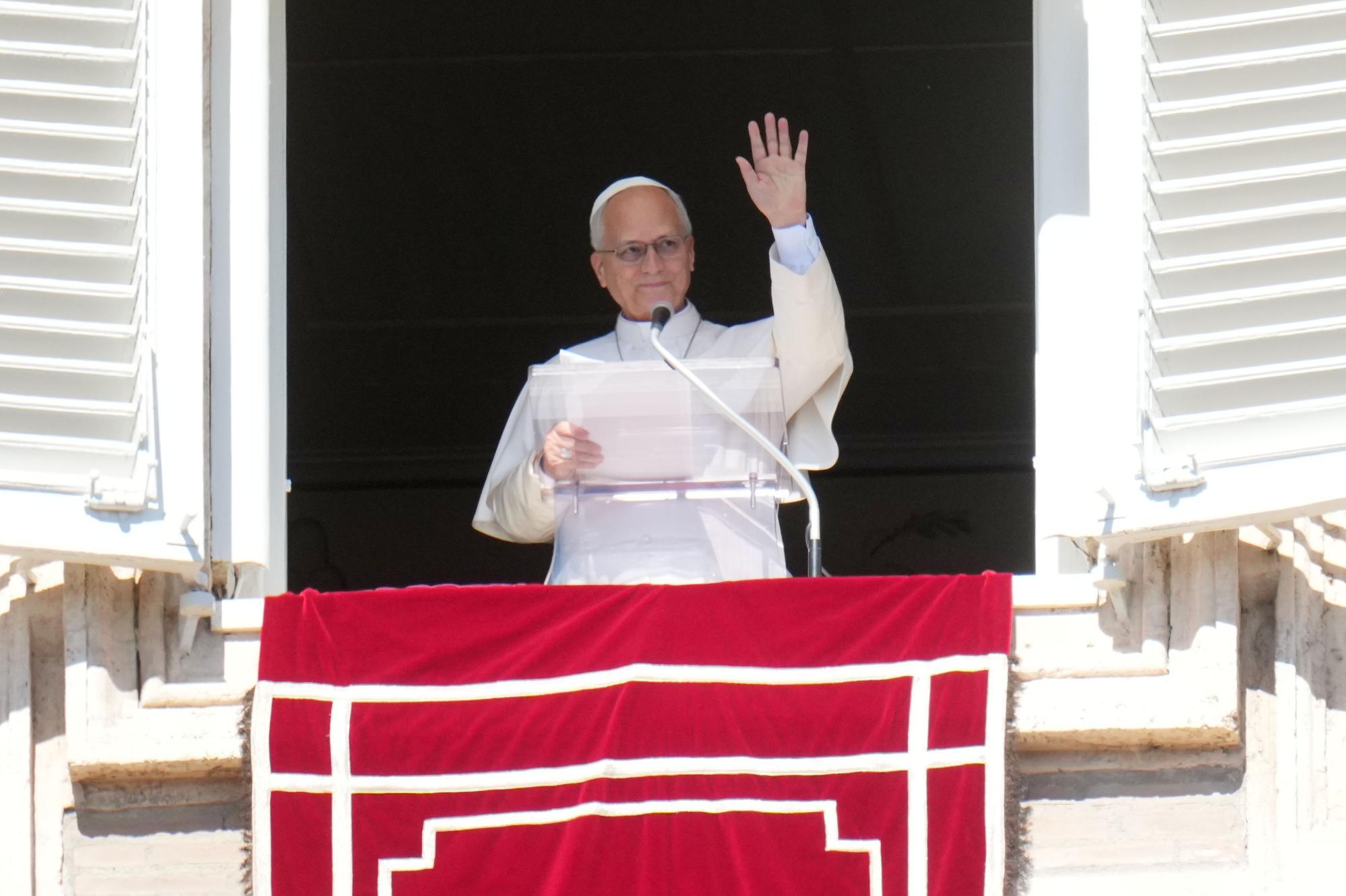 Papst Leo XIV. spricht am Sonntag (11. Oktober 2026) auf dem Petersplatz im Vatikan das Angelusgebet.