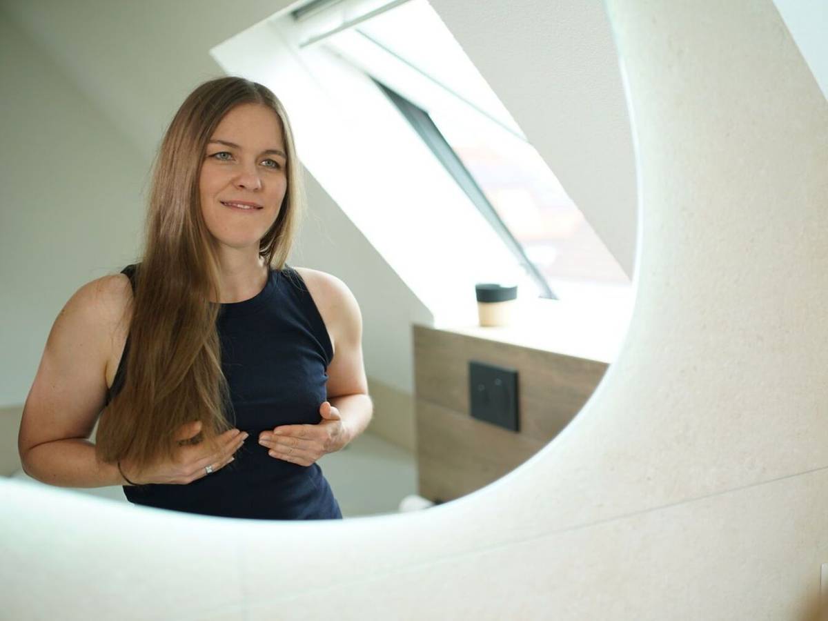 Vanessa ist Trägerin einer BRCA2-Genmutation und hat dadurch ein deutlich erhöhtes Risiko, im Laufe ihres Lebens an Brustkrebs zu erkranken. (Bild: BR / Bernd Thomas)