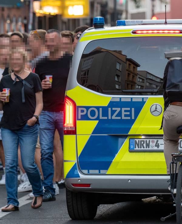 01.07.2022, Köln: ColognePride (CSD-Straßenfest) in der Schaafenstraße. Foto: Uwe Weiser