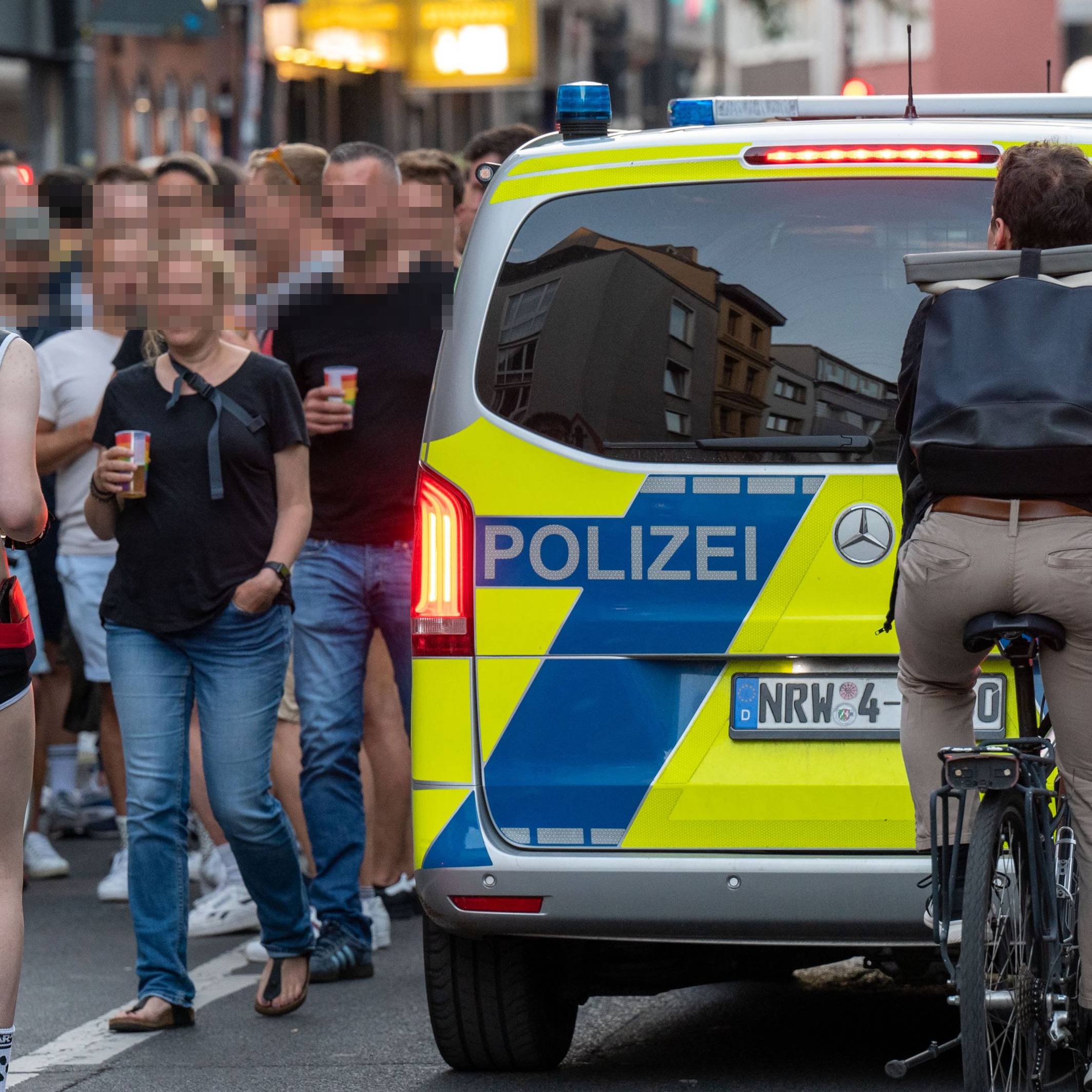 01.07.2022, Köln: ColognePride (CSD-Straßenfest) in der Schaafenstraße. Foto: Uwe Weiser