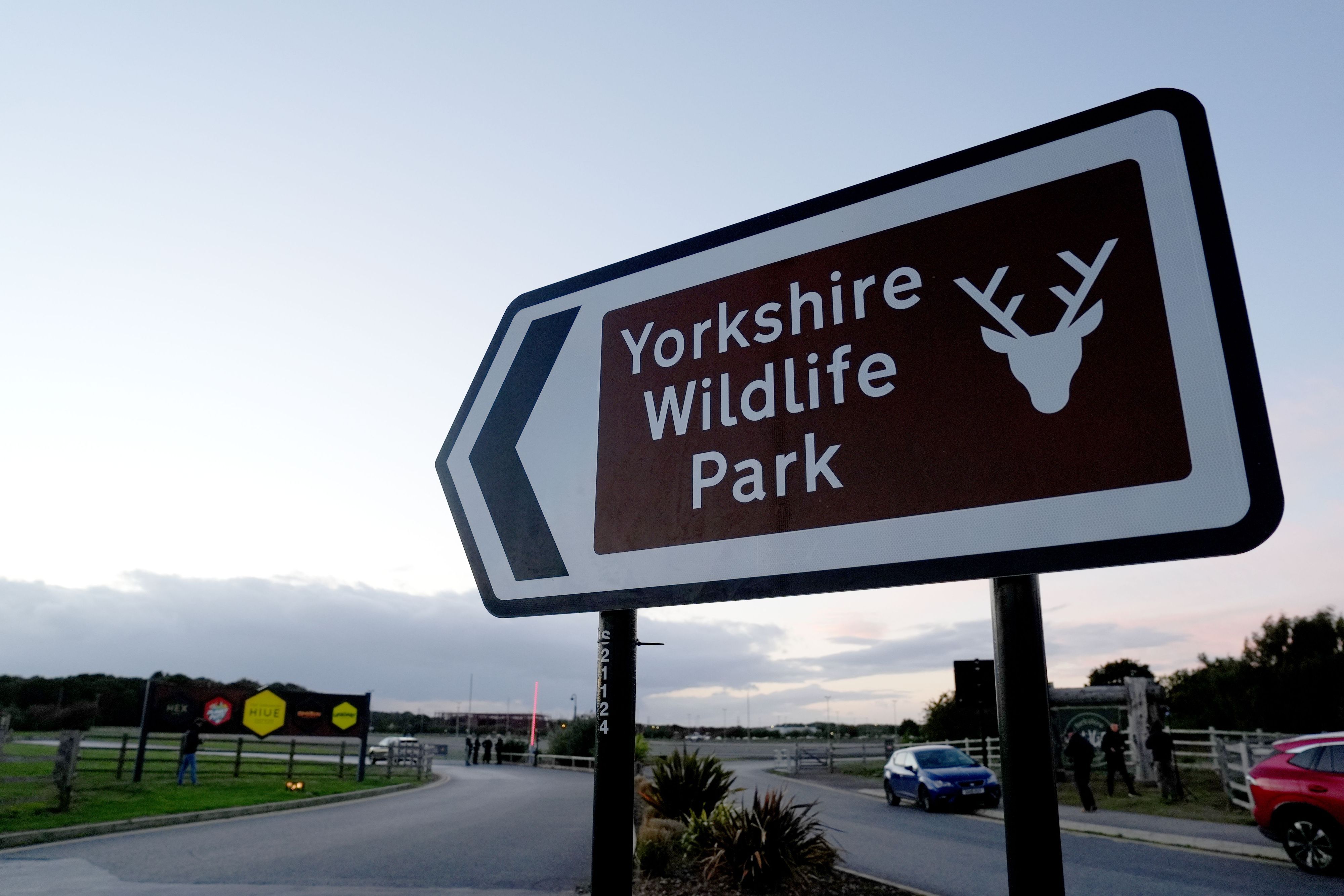 Ein Schild am Eingang zum Yorkshire Wildlife Park in Doncaster, wo laut Angaben der Polizei von South Yorkshire ein Mann starb.