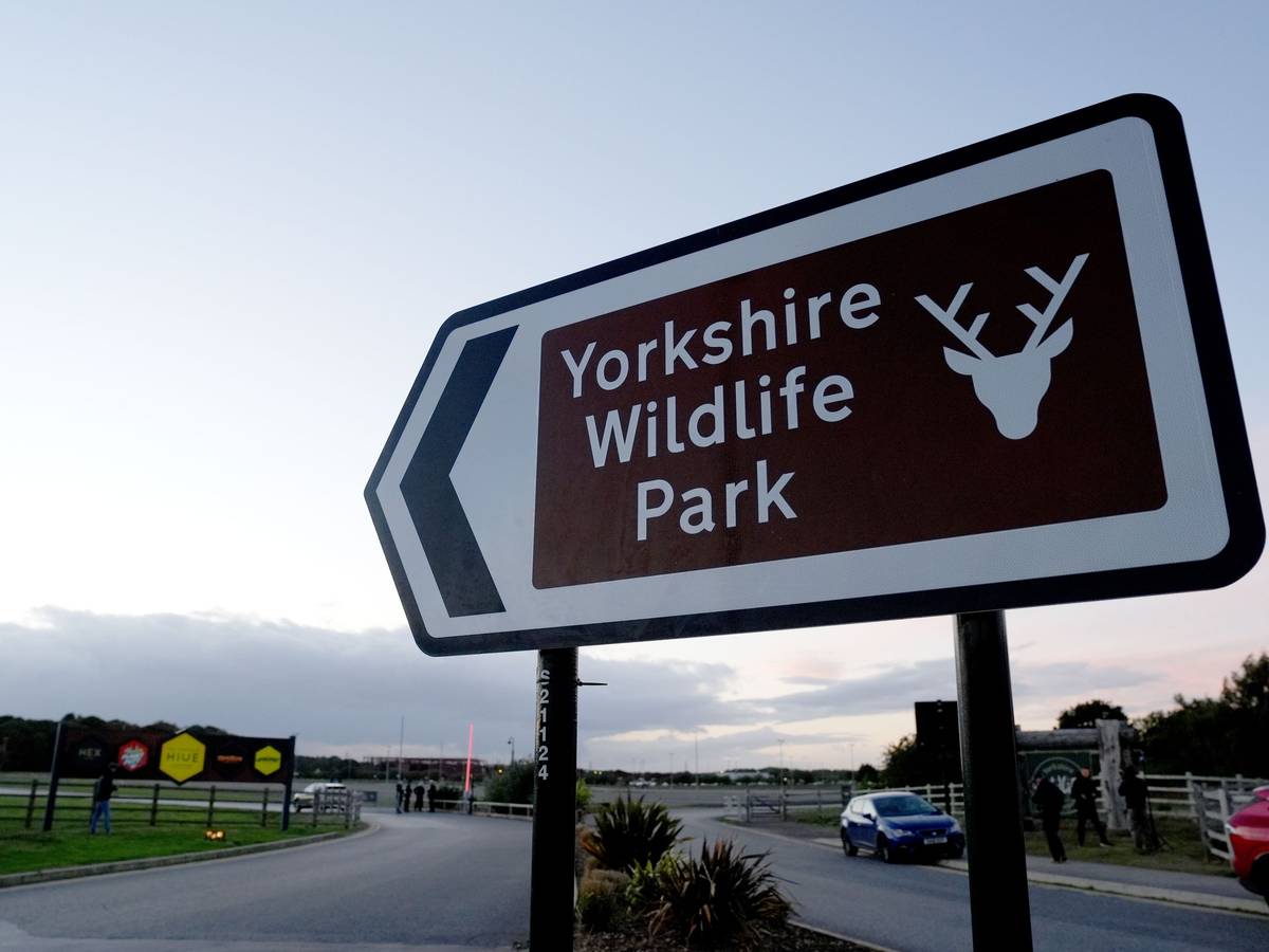 Ein Schild am Eingang zum Yorkshire Wildlife Park in Doncaster, wo laut Angaben der Polizei von South Yorkshire ein Mann starb.
