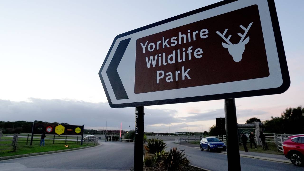 Ein Schild am Eingang zum Yorkshire Wildlife Park in Doncaster, wo laut Angaben der Polizei von South Yorkshire ein Mann starb.