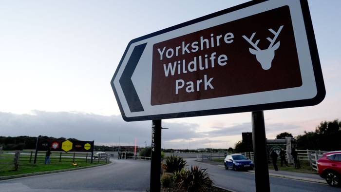 Ein Schild am Eingang zum Yorkshire Wildlife Park in Doncaster, wo laut Angaben der Polizei von South Yorkshire ein Mann starb.