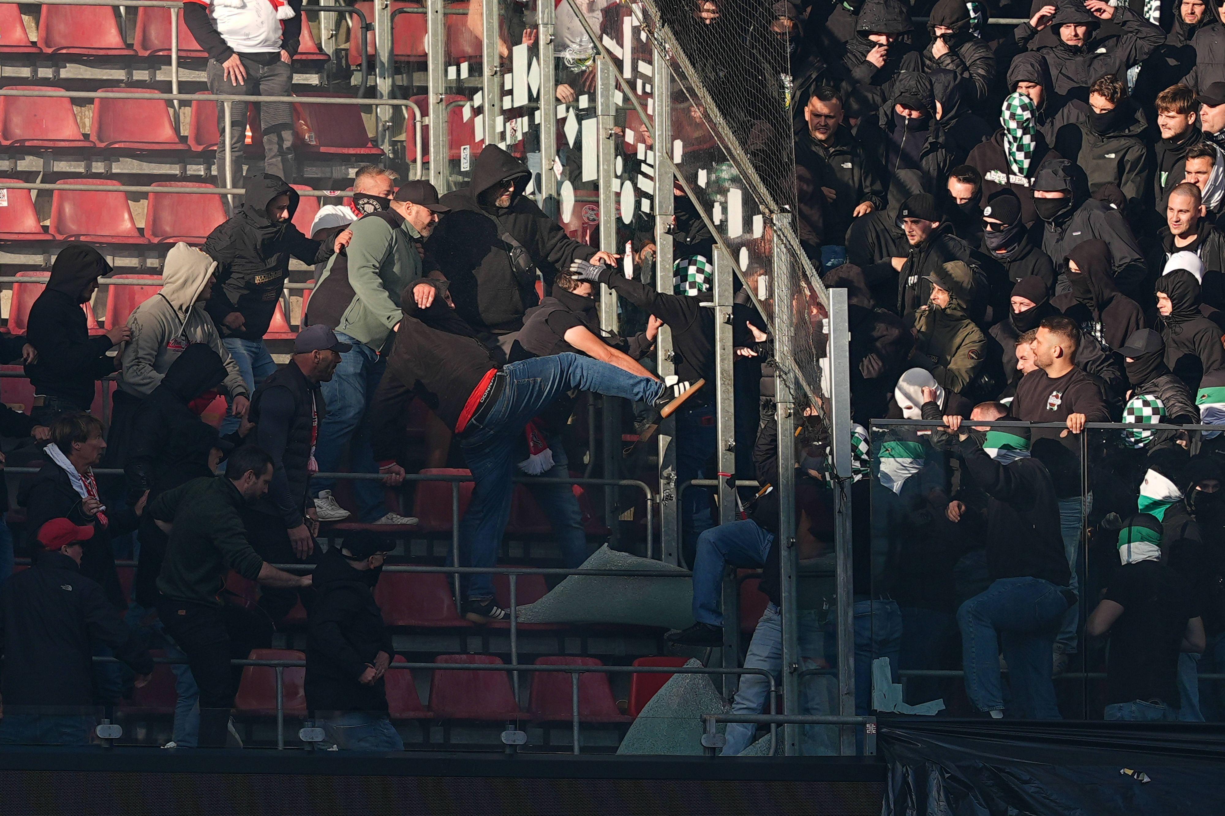 1. FC Köln: Schlägerei mit Gladbach-Fans beim Derby im Stadion | Express