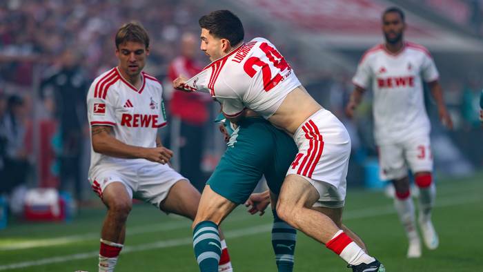 Umkämpftes Derby am 11. Oktober 2026 in Köln: Luka Lochoshvili (1. FC Köln) im Zweikampf gegen Isac Lidberg (Borussia Mönchengladbach).