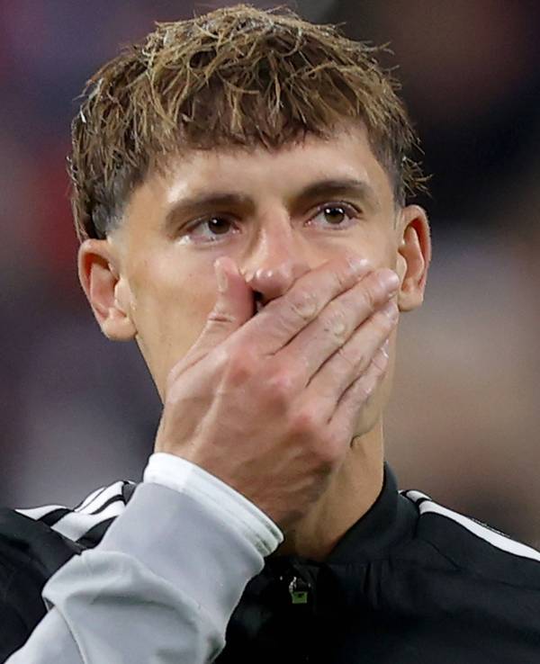 Bedient nach dem Spiel von Eintracht Frankfurt: Robin Koch.