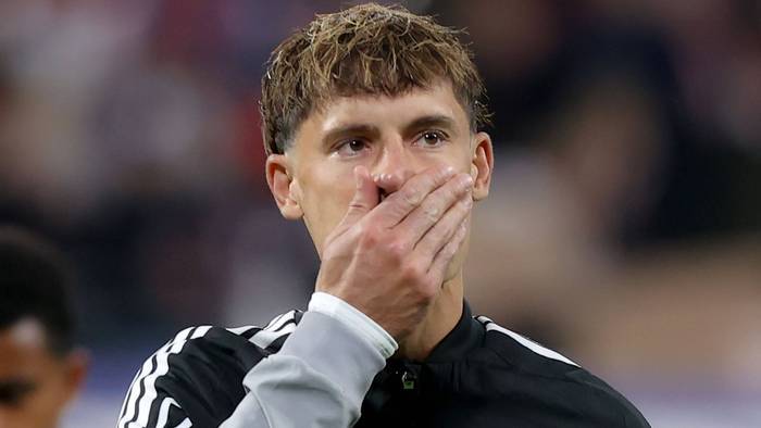 Bedient nach dem Spiel von Eintracht Frankfurt: Robin Koch.