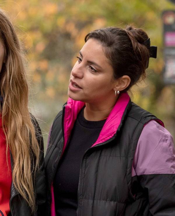 Mila Sahin (Almila Bagriacik, rechts) und Anna Nowak (Lilith Stangenberg) sind die Ermittlerinnen im ersten Kiel-„Tatort“ nach Ausscheiden des ewigen Platzhirschs Klaus Borowski (Axel Milberg).