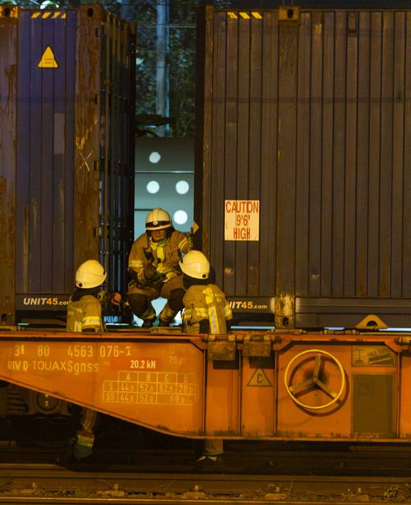 Köln: Rettungskräfte sind am Sonntagabend (11. Oktober 2026) nach einem schweren Unfall beim Trainsurfing im Einsatz.