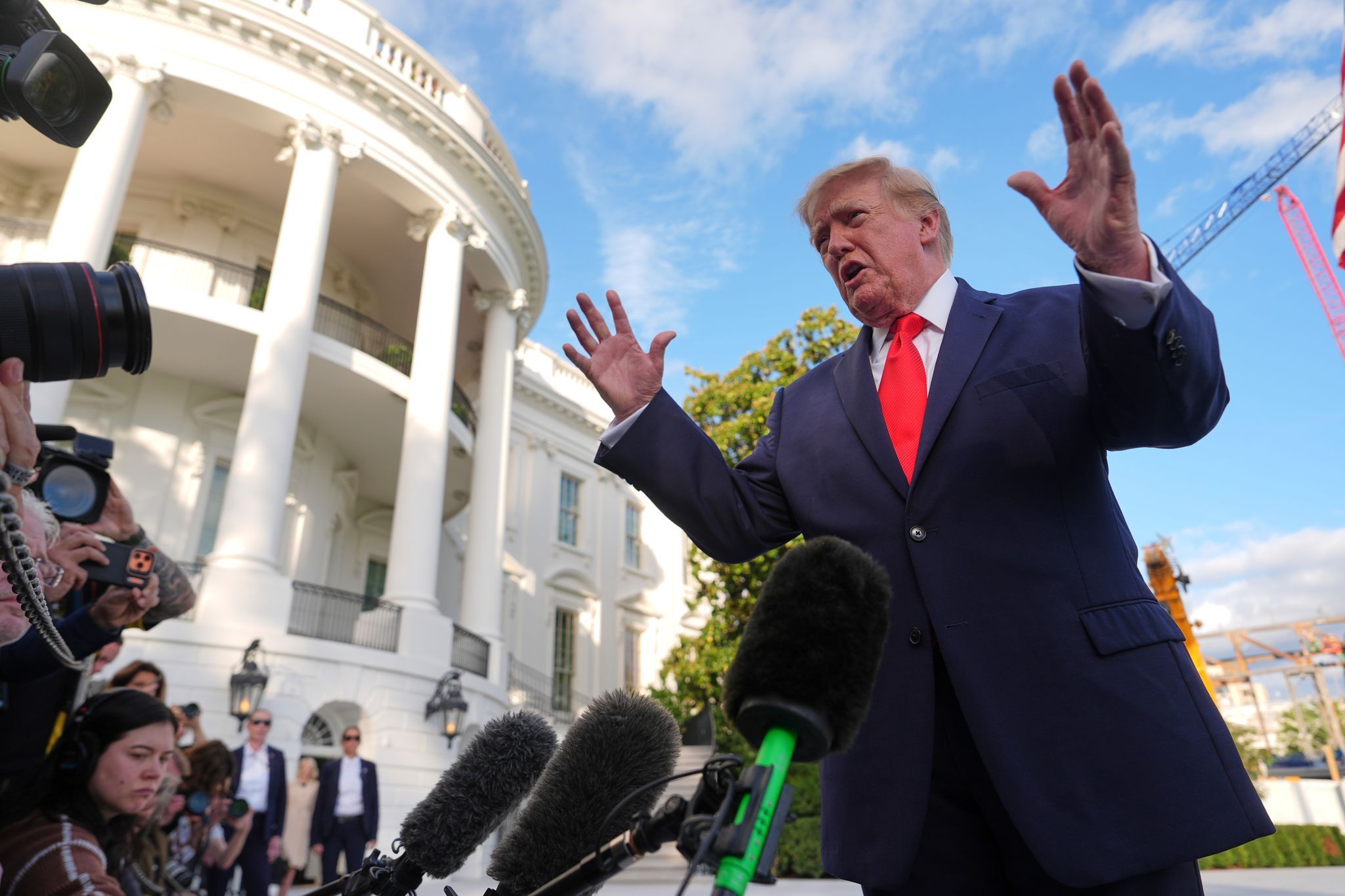 US-Präsident Trump posiert.