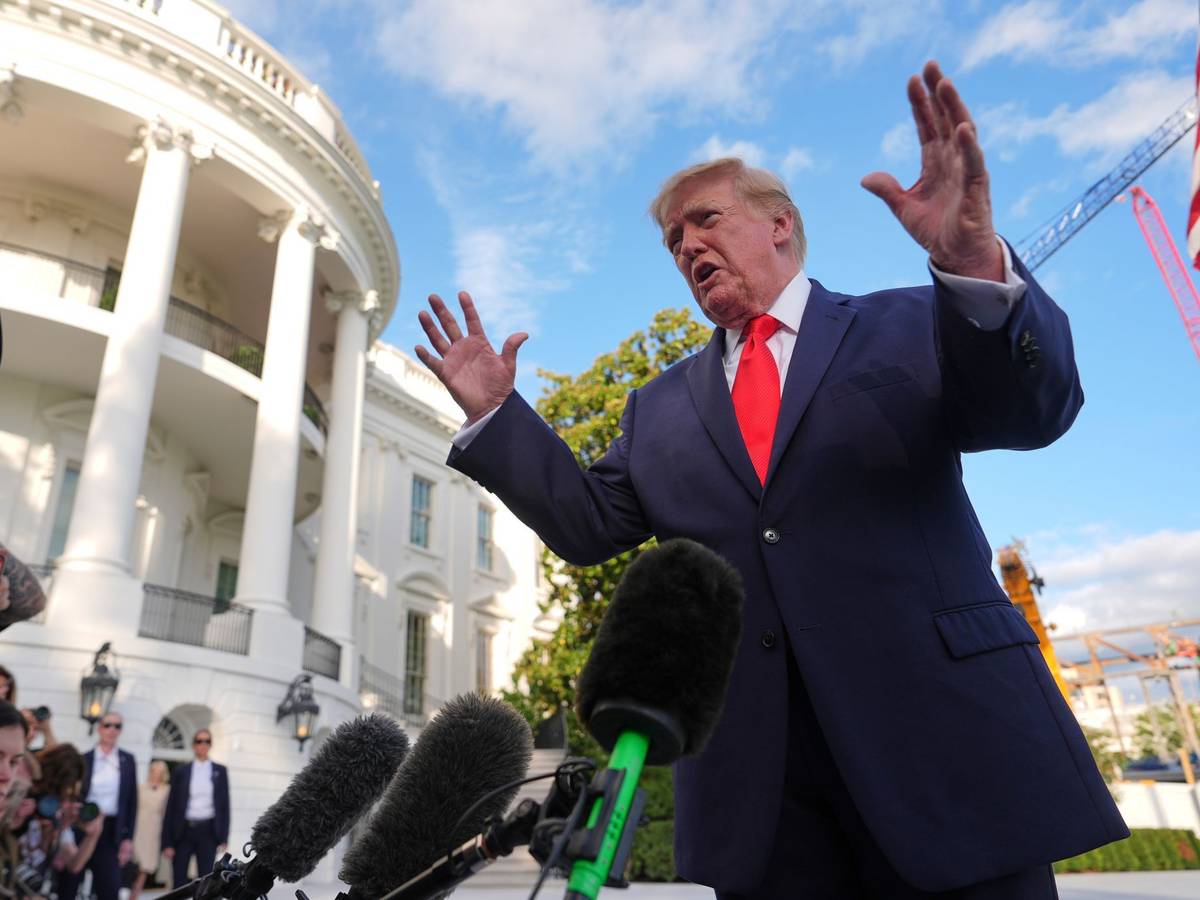 US-Präsident Trump posiert.