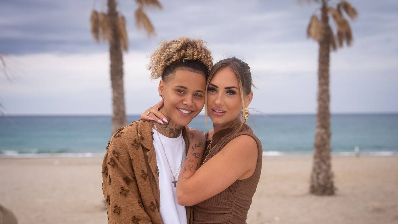 Chika (links) und Carina sind das erste queere Paar in der Geschichte von „Temptation Island“. (Bild: RTL / Jonas Mohr)