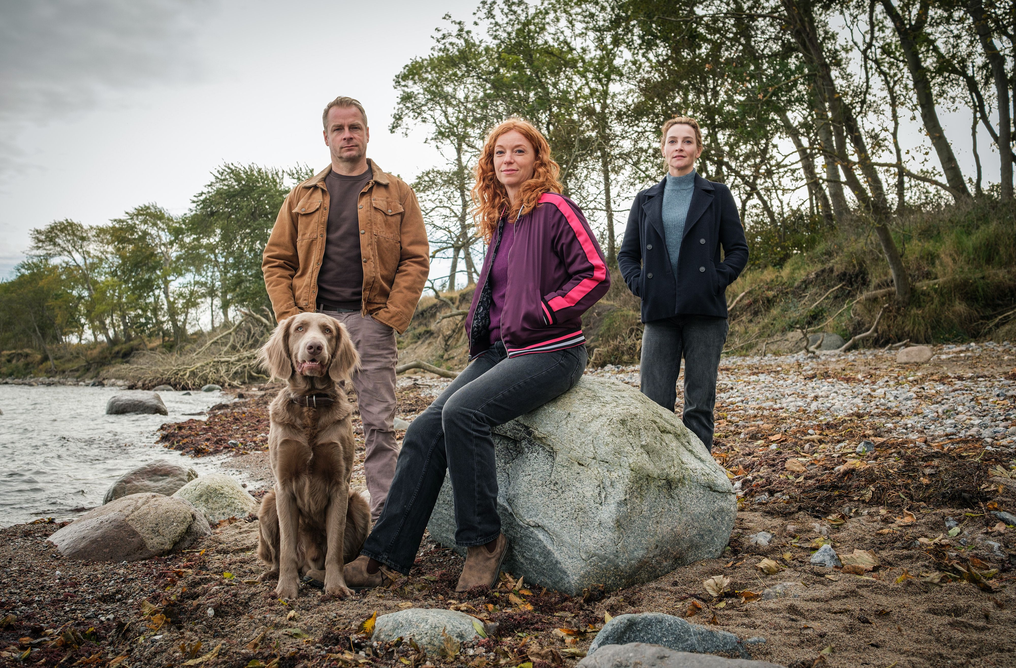 Hinnerk Schönemann (l-r), Marleen Lohse und Jana Klinge in einer Szene des Krimis «Nord bei Nordwest - Pechmarie».