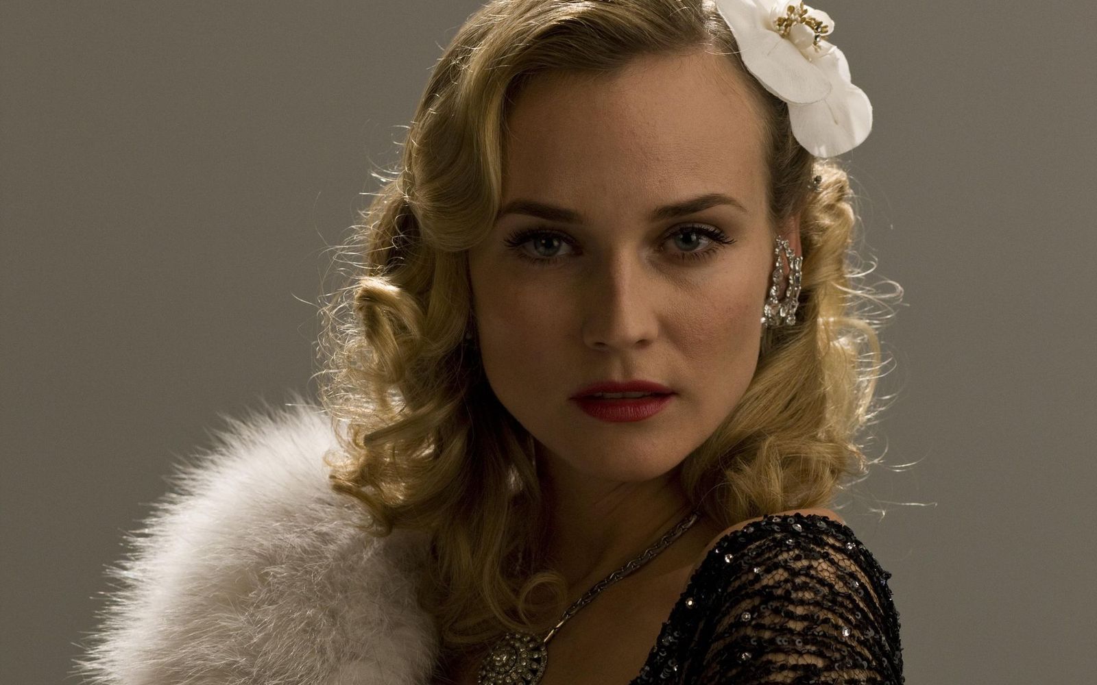 Bridget von Hammersmark (Diane Kruger) ist der Star des deutschen Kinos, gleichzeitig aber Spionin für die „Basterds“.  (Bild: © 2009 Universal Studios. All Rights Reserved.)
