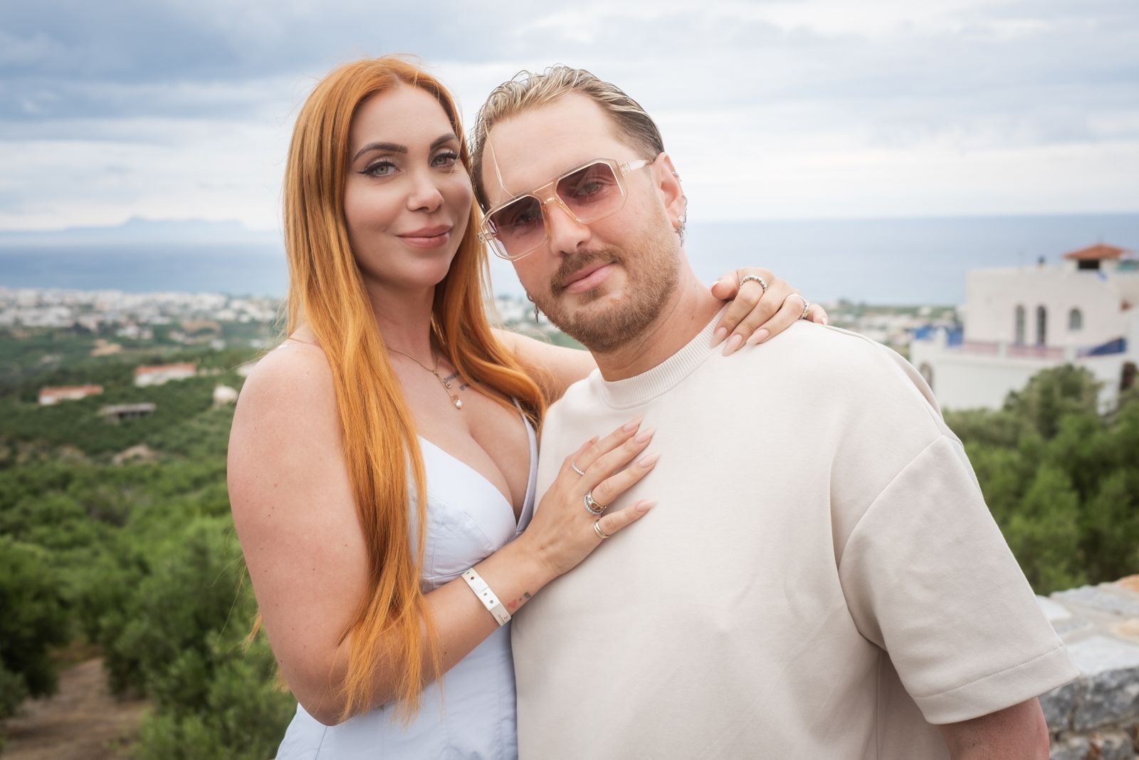 Tara Tabitha hofft darauf, dass ihr Partner Dennis Lodi sie bei „Temptation Island VIP“ nicht „blamiert“. (Bild: RTL / Jonas Mohr)