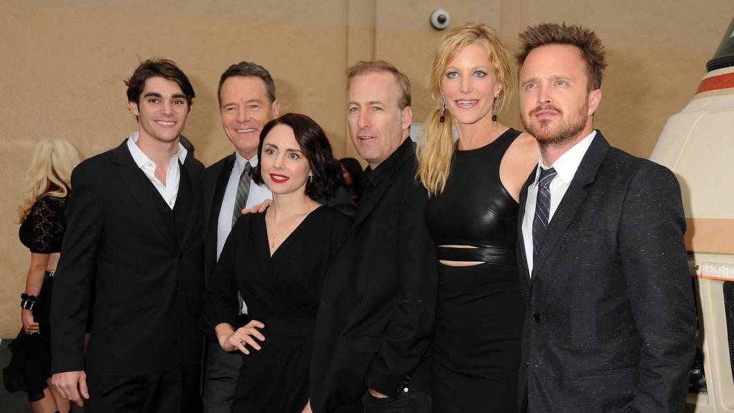 Serien-Ensemble von „Breaking Bad“: (v.l.) RJ Mitte, Bryan Cranston, Laura Fraser, Bob Odenkirk, Anna Gunn, Aaron Paul