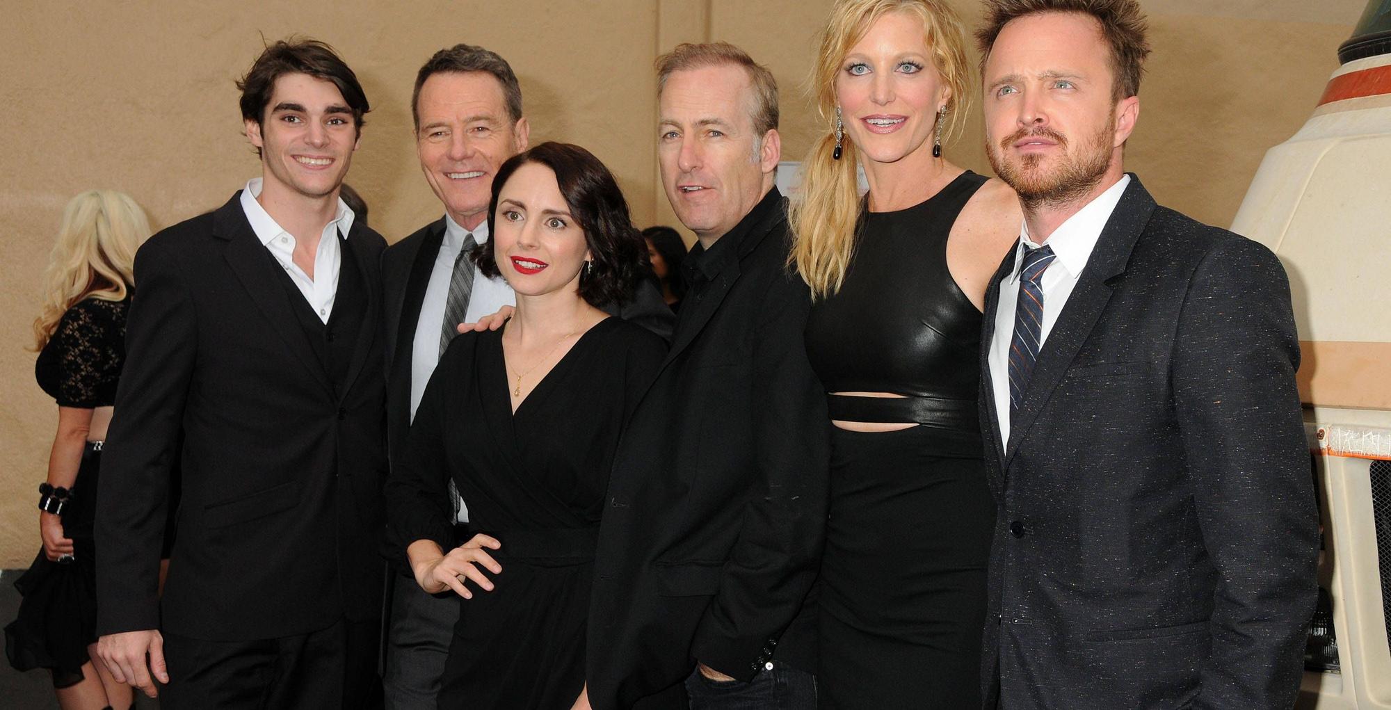 Serien-Ensemble von „Breaking Bad“: (v.l.) RJ Mitte, Bryan Cranston, Laura Fraser, Bob Odenkirk, Anna Gunn, Aaron Paul