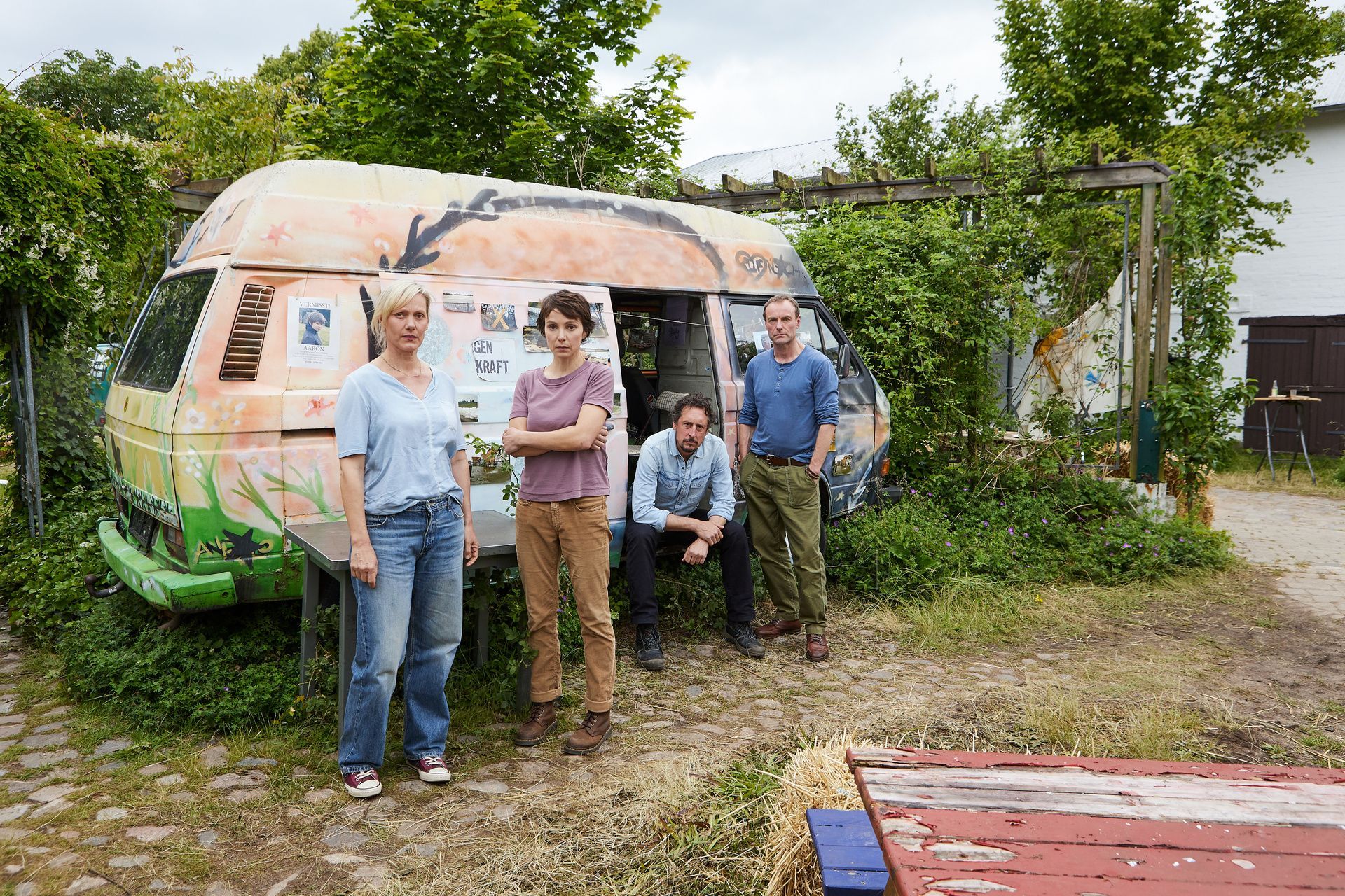 Die vier Freunde Inga Volkmann (Anna Schudt), Sophie Buchholz (Julia Koschitz), Bodo Herzog (Hans Löw) und Thies Buchholz (Mark Waschke) müssen bei der Suche nach dem zwölfjährigen Aaron ihre Idee des gemeinsamen Lebens in einer Hofgemeinschaft in Frage stellen.