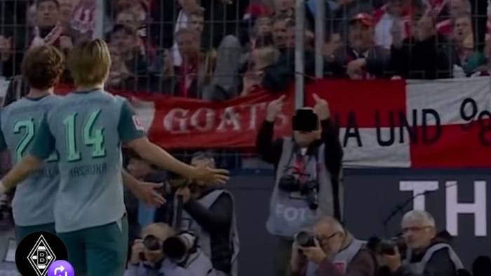 Ein Fotograf in Köln zeigte den Spielern von Borussia Mönchengladbach die Mittelfinger beim Jubel.