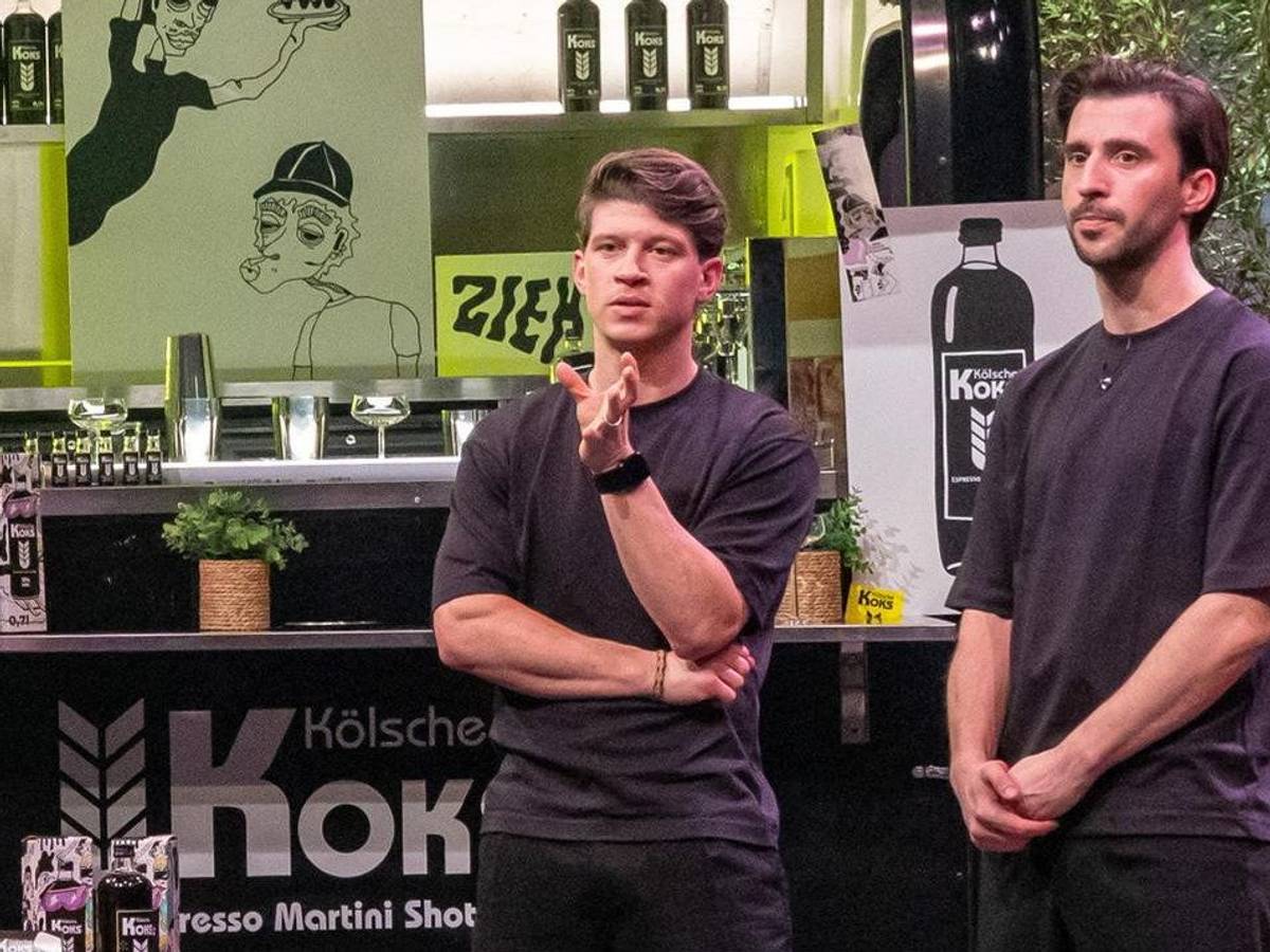 Maximilian Koeser (r.) und Nicolas Lutz präsentieren mit „Kölsche Koks“ einen Espresso-Martini-Shot in „Die Höhle der Löwen“ auf Vox.