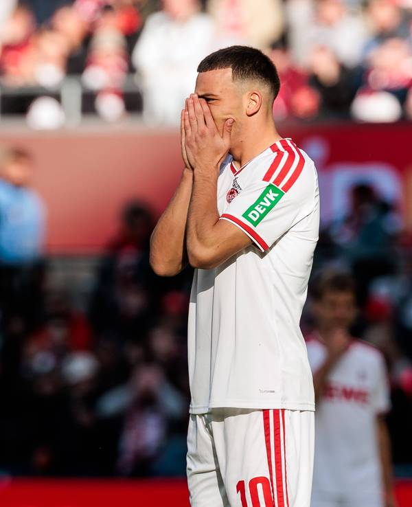 Said El Mala hält sich die Hände vor sein Gesicht.