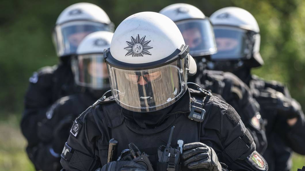 An einer Gesamtschule in Wuppertal ist Amokalarm ausgelöst worden. (Symbolbild)