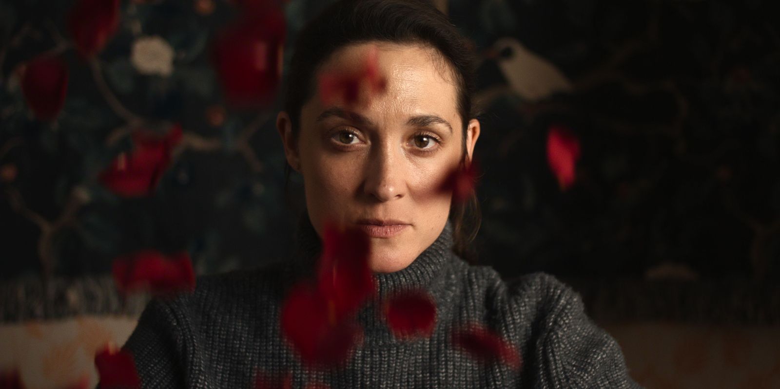 Lisas (Friederike Becht) Vermischung von Realität und Wahrheit wird von Martin Langer in fantasievolle, teils rauschhafte Bilder übersetzt. (Bild: Netflix)