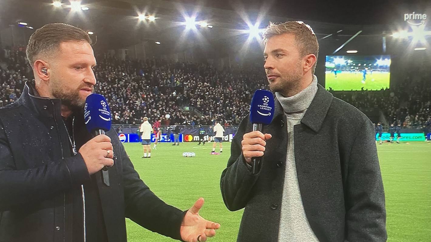 Shkodran Mustafi und Christoph Kramer diskutieren.