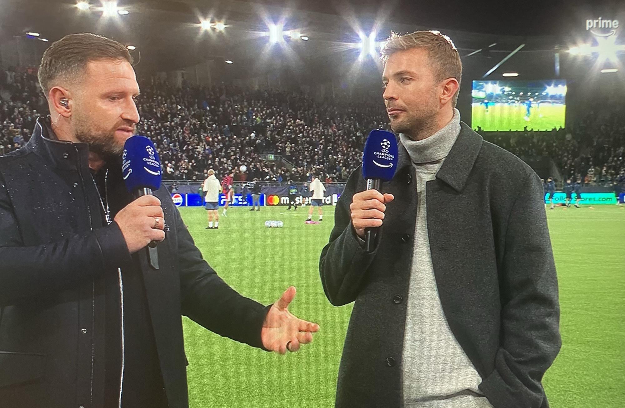 Shkodran Mustafi und Christoph Kramer diskutieren.
