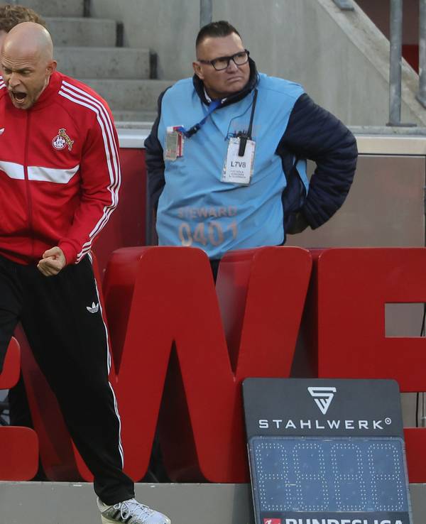 Rene Wagner jubelt gegen Mönchengladbach.
