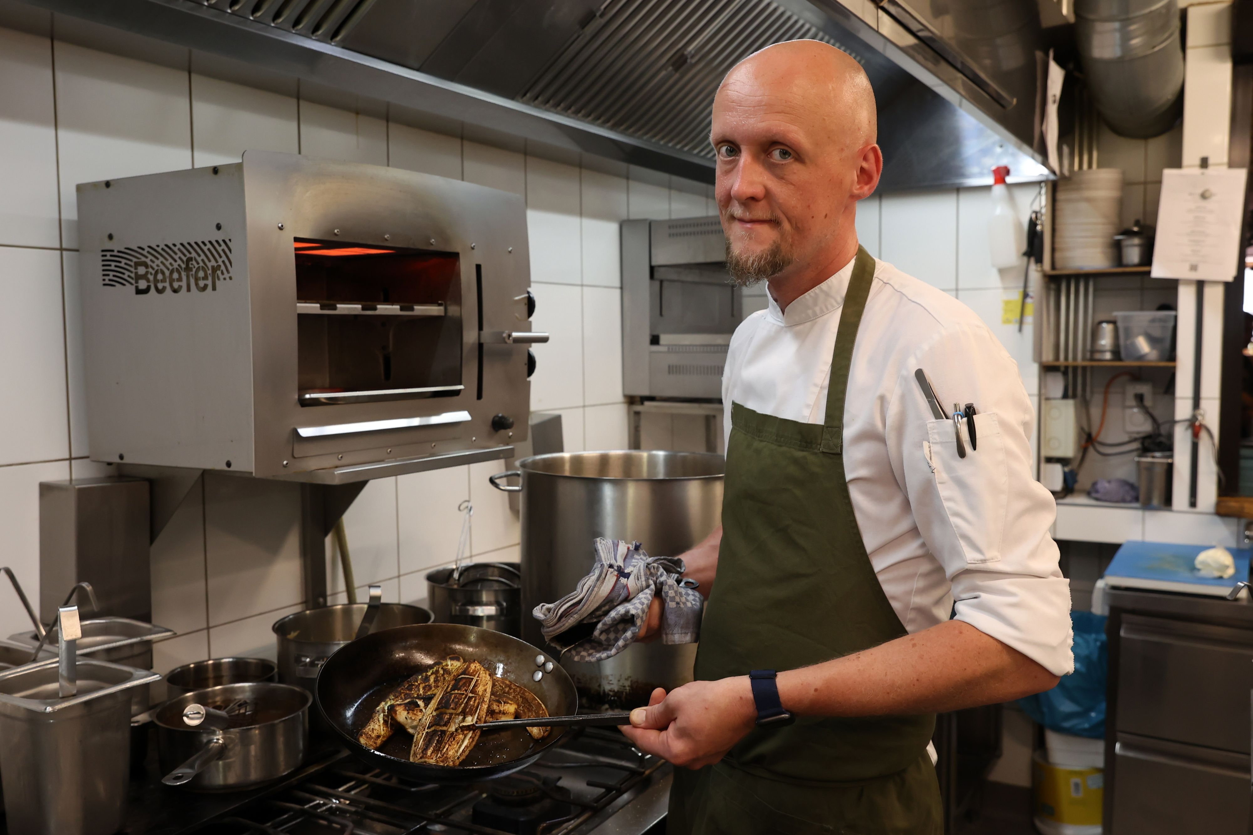 Chefkoch Sven Kloppenburg ist einer der Betreiber des Johann-Schäfer-Brauhauses.