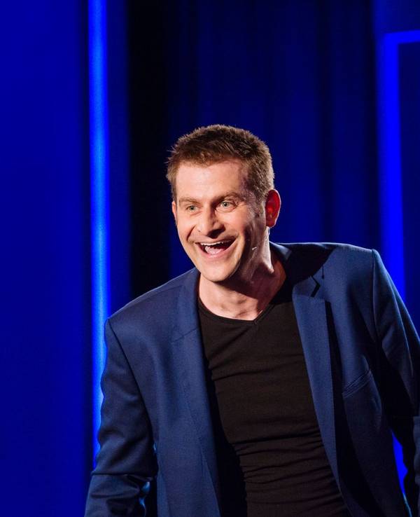 „Ich werde viel mehr von mir persönlich erzählen und mehr Raum haben, meine Lust an Comedy und Kabarett auszuleben“, sagt Michael Altinger über seine neue Sendung. (Bild: BR/Johanna Schlüter)