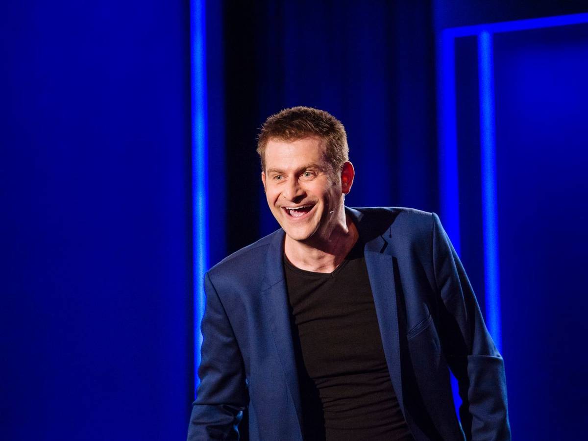 „Ich werde viel mehr von mir persönlich erzählen und mehr Raum haben, meine Lust an Comedy und Kabarett auszuleben“, sagt Michael Altinger über seine neue Sendung. (Bild: BR/Johanna Schlüter)