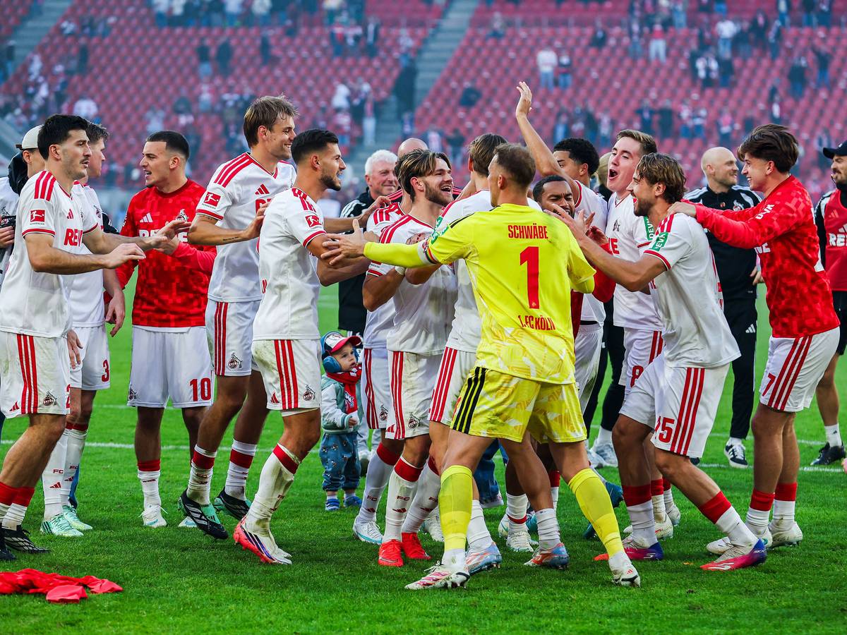 Die Spieler vom 1. FC Köln beim Jubeln nach dem Derby.