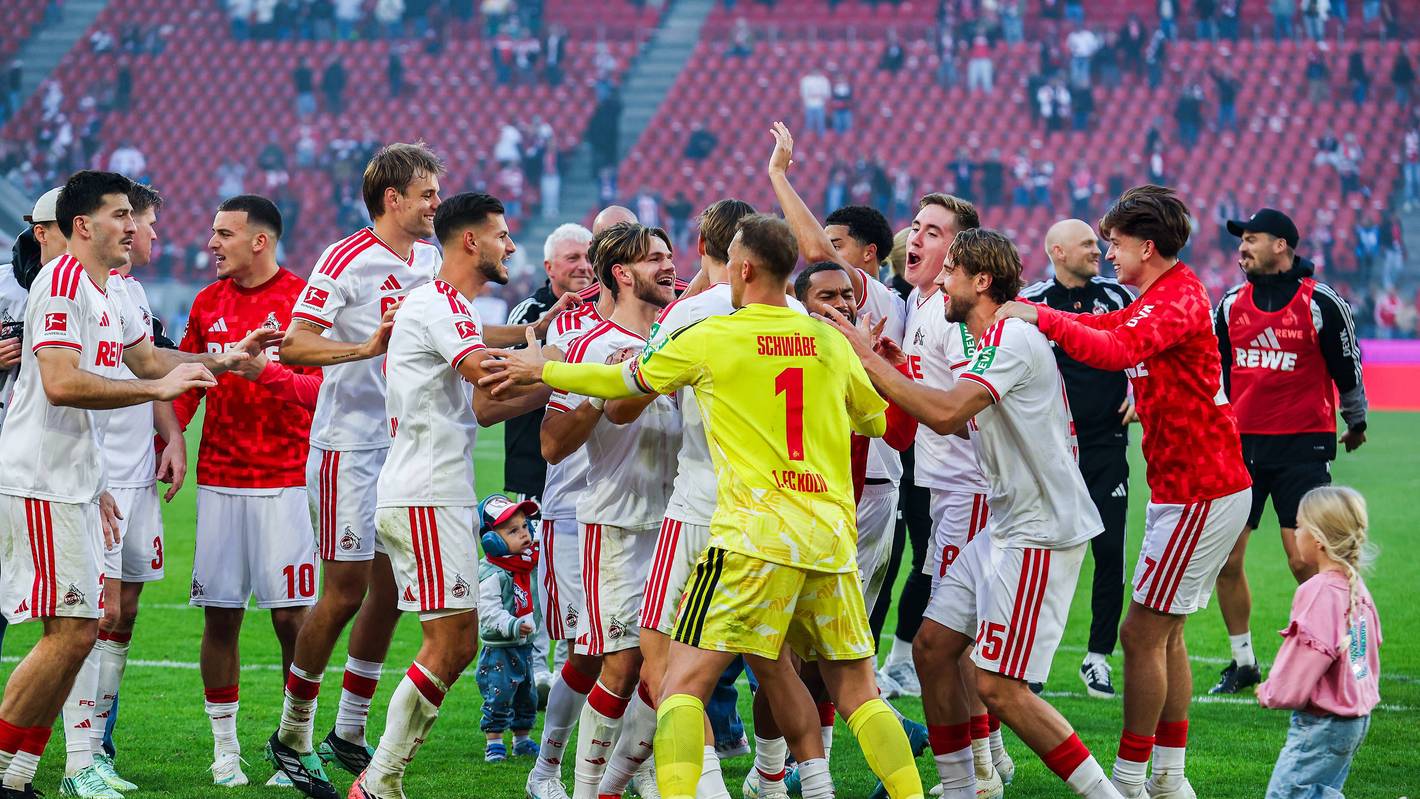 Die Spieler vom 1. FC Köln beim Jubeln nach dem Derby.