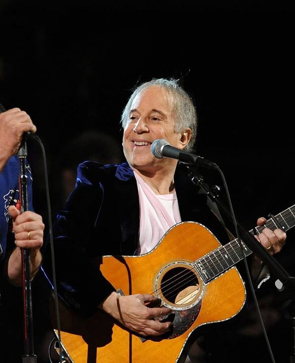 Einer der letzten Auftritte der beiden Streithähne: Art Garfunkel (links) und Paul Simon traten 2009 gemeinsam auf. Inzwischen sollen sich die beiden Musiker ausgesprochen haben, wie Garfunkel in einem Interview erzählte. (Bild: Stephen Lovekin/Getty Images)