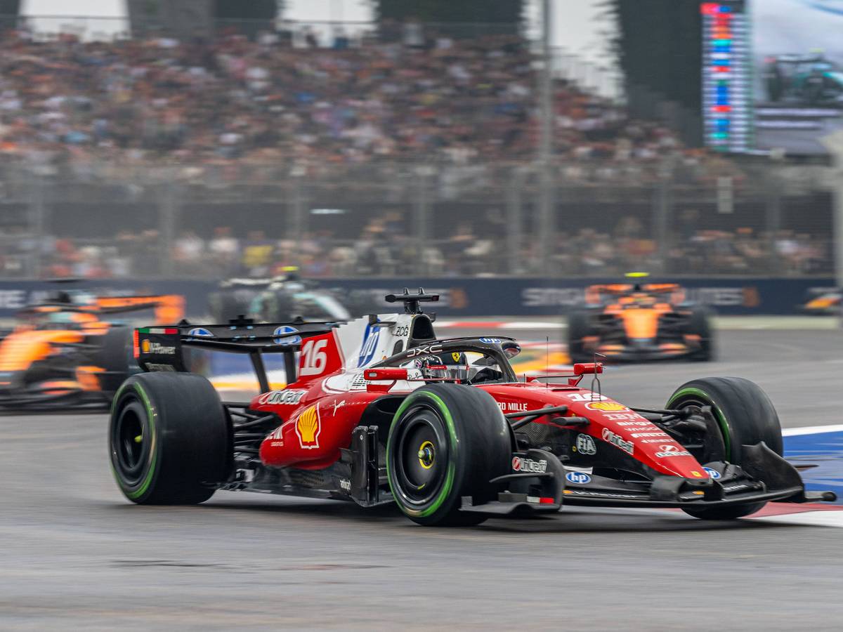 Charles Leclerc in seinem Ferrari beim Singapore Grand Prix.