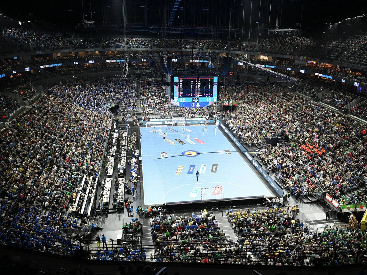 Das Final Four des DHB-Pokals fand im April 2026 in der Lanxess-Arena bereits auf dem Glasboden statt.