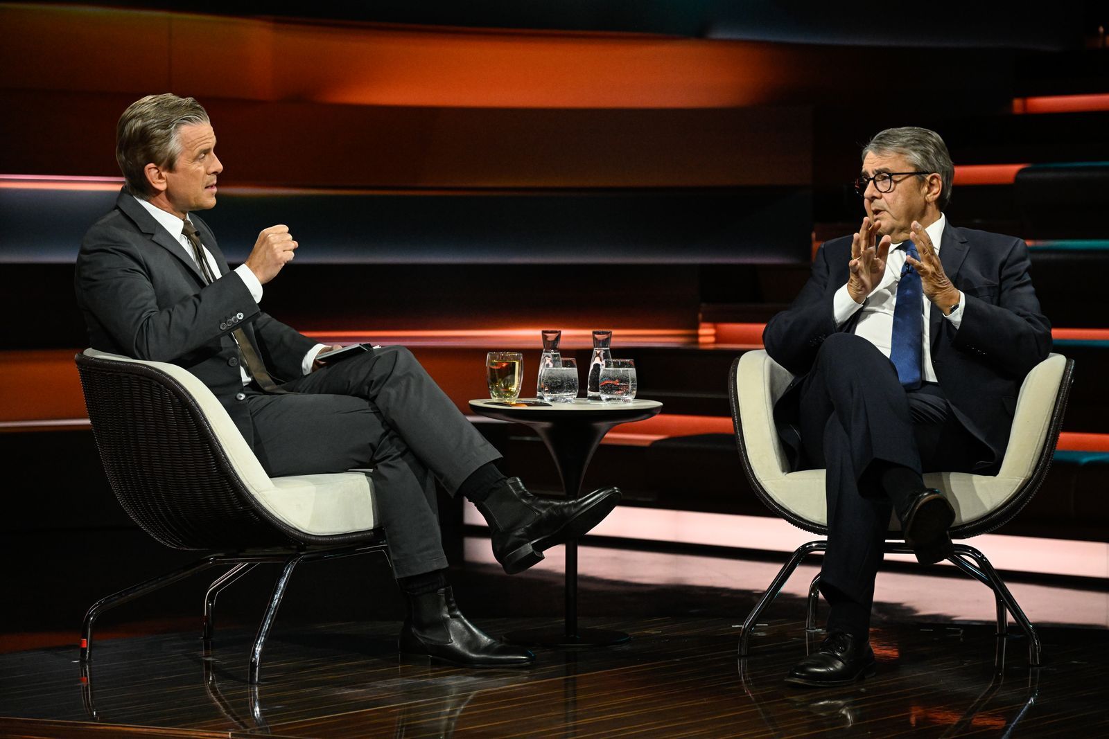 SPD-Politiker Sigmar Gabriel hielt sich bei „Markus Lanz“ bedeckt, als es um die mögliche Nachfolge von Bärbel Bas ging. (Bild: ZDF / Markus Hertrich)