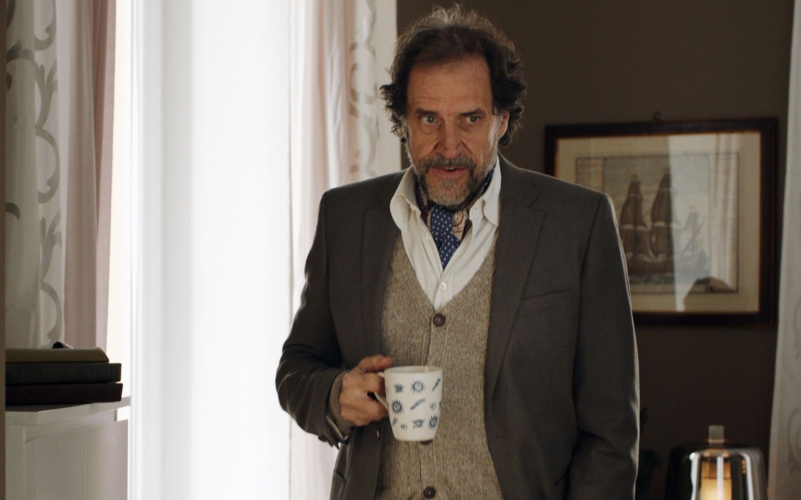 Zu den „anderen Dingen“, die Helmfried von Lüttichau nach „Hubert und Staller“ tat, gehört die Amazon-Serie „Der Beischläfer“. (Bild: 2019 The Amazing Film Company)