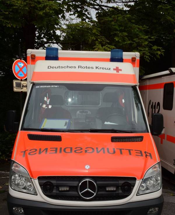 Ein 19-Jähriger wurde bei einem Verkehrsunfall in Haan schwer verletzt (Symbolbild).