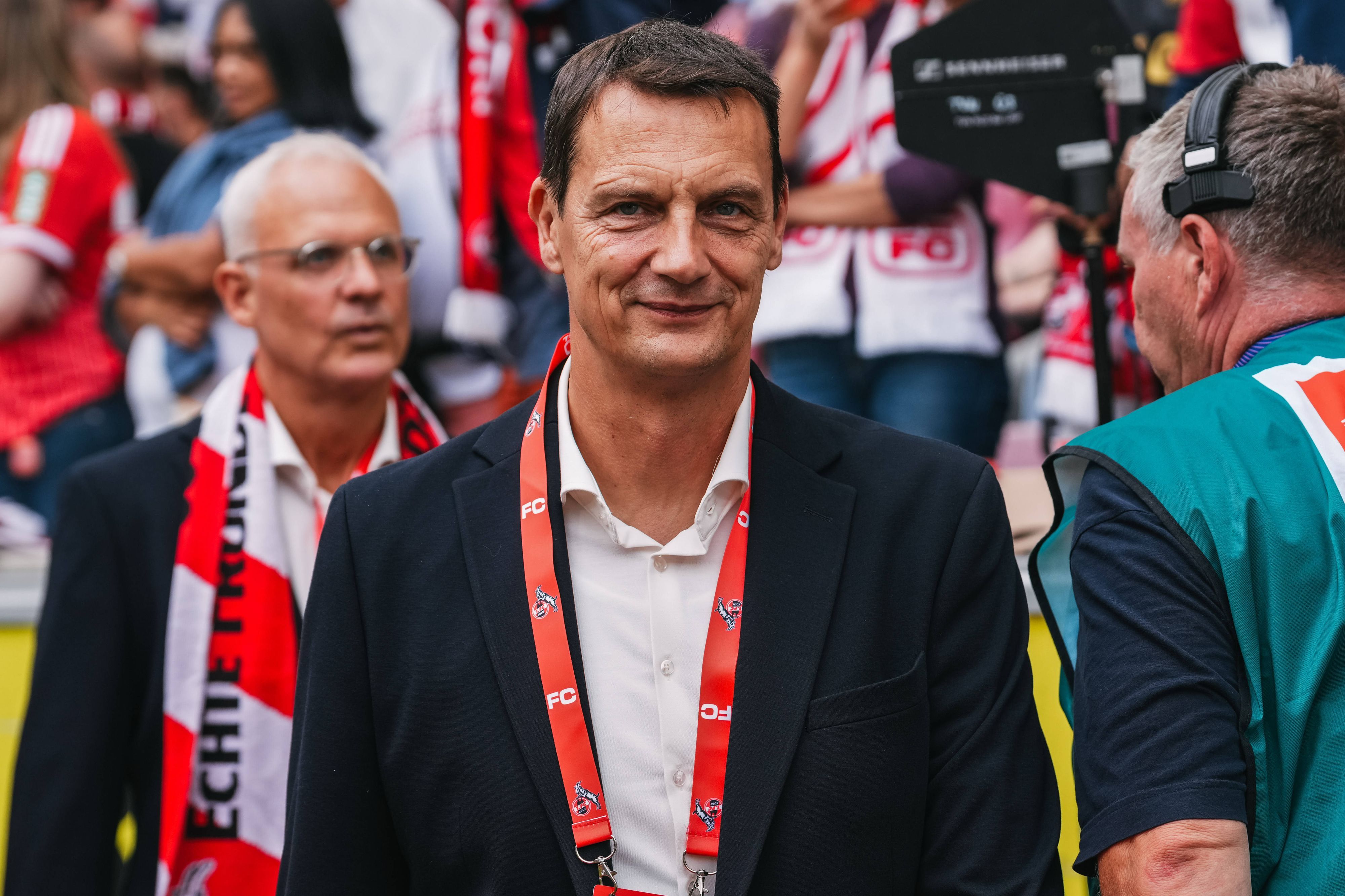 Bei einem FC-Heimspiel im Stadion: FC-Vizepräsident Ulf Sobek.