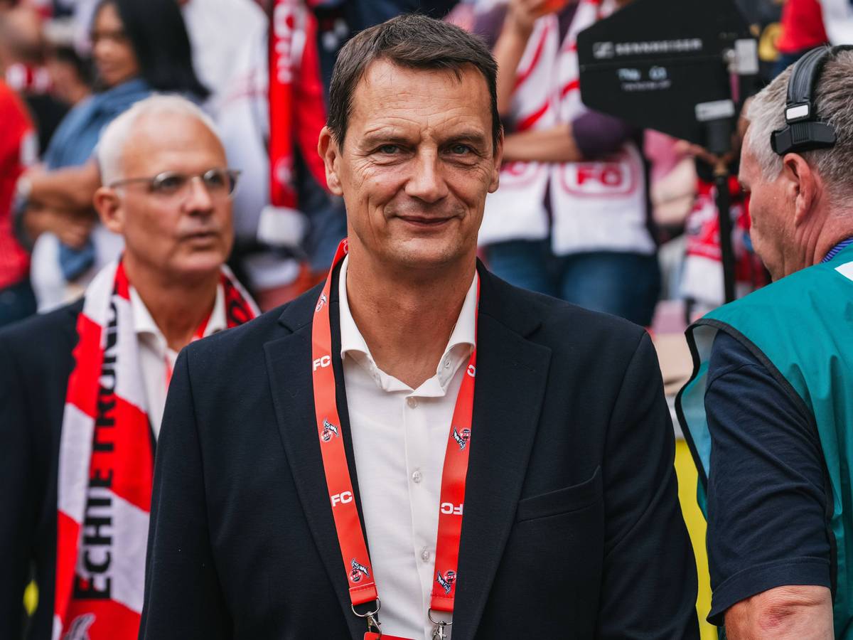 Bei einem FC-Heimspiel im Stadion: FC-Vizepräsident Ulf Sobek.