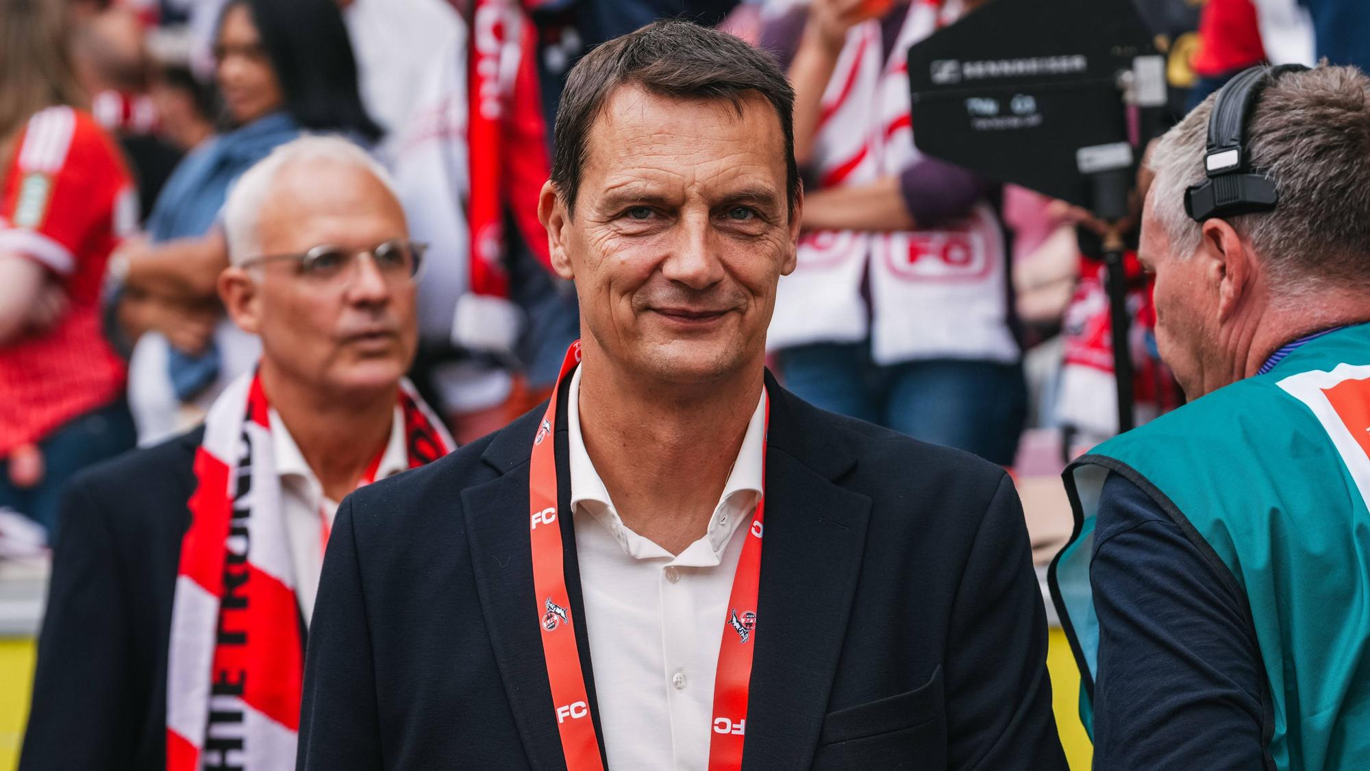 Bei einem FC-Heimspiel im Stadion: FC-Vizepräsident Ulf Sobek.