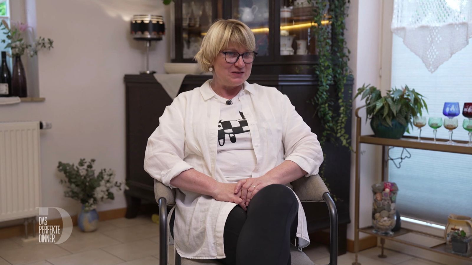 Vermessungsingenieurin Sarah (54) beschreibt sich als „House-Queen und Workaholic“.  (Bild: RTL)