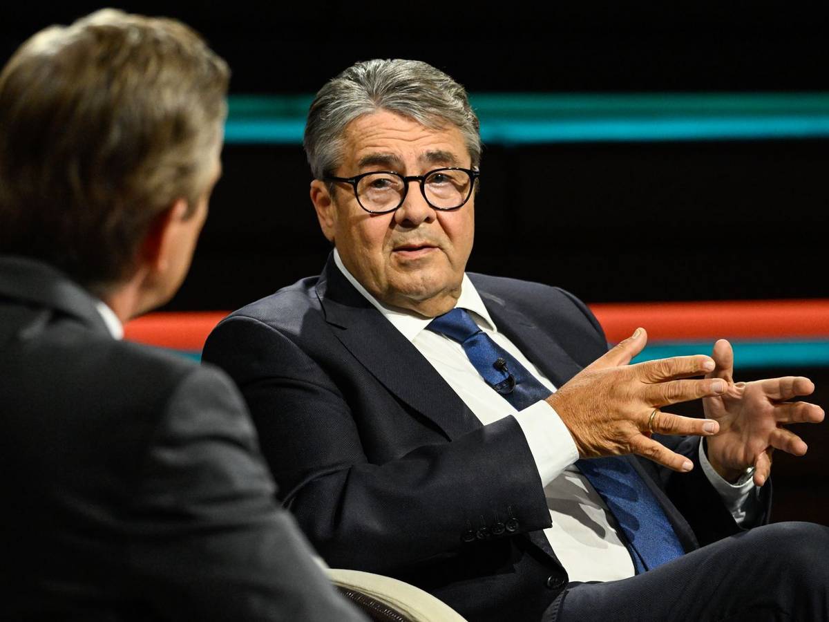 Im Gespräch mit Markus Lanz stärkte Sigmar Gabriel dem Bundeskanzler den Rücken und erklärte, dass die SPD vom Erfolg von Merz profitieren würde. (Bild: ZDF / Markus Hertrich)
