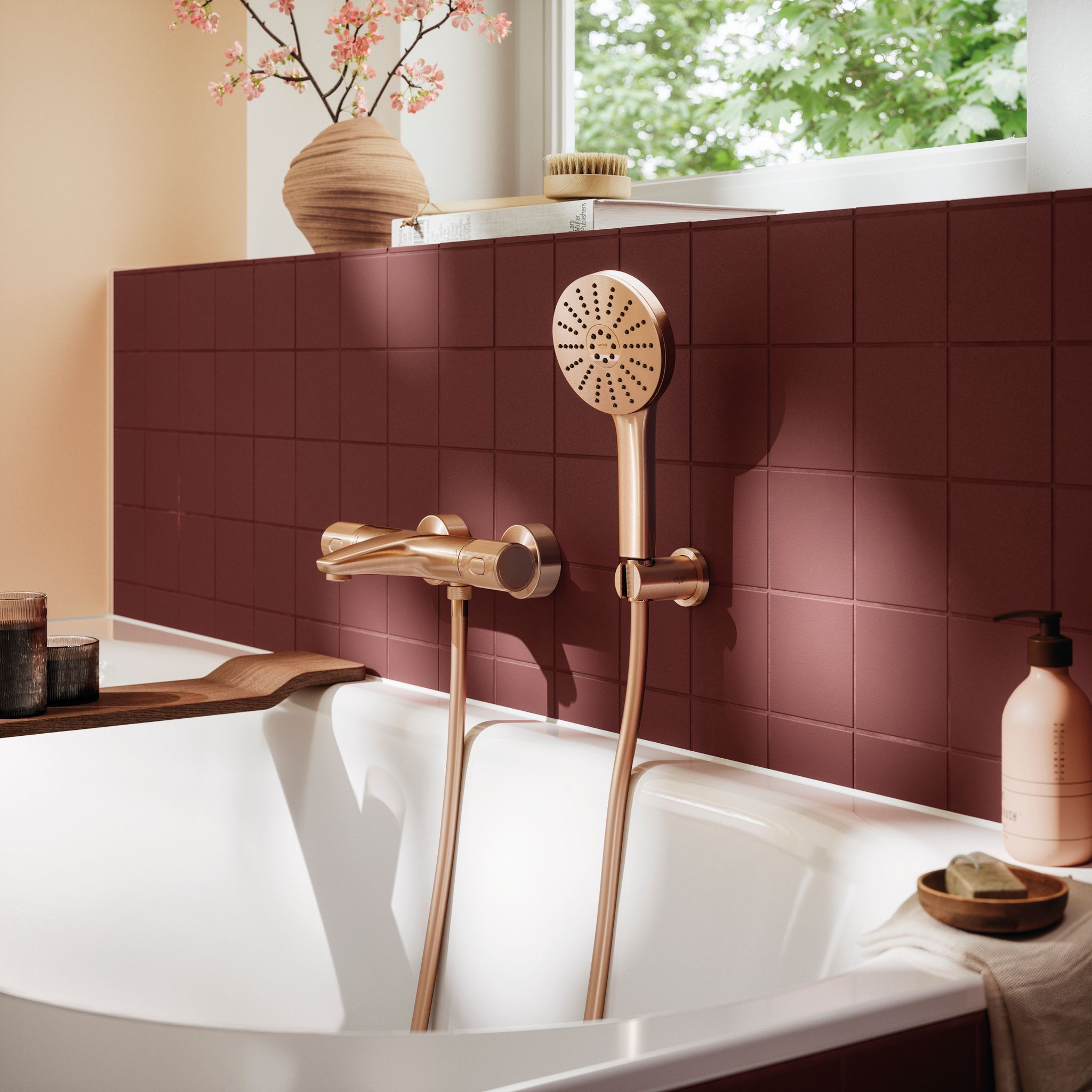 Eine Duscharmatur in der Farbe Warm Sunset von Grohe